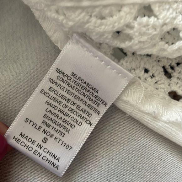 Forever 21 White Eyelet Handkerchief Top - Picture 9 of 9